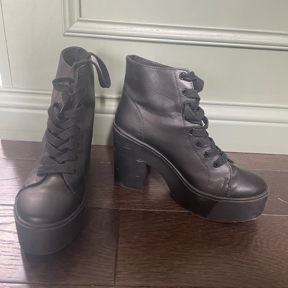 Forever 21 size 8 platform black boots